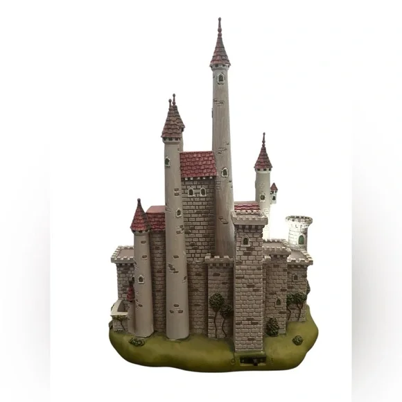 Disney Snow White Castle - #4 in Disney Castle Collection - w/lights - Picture 7 of 12